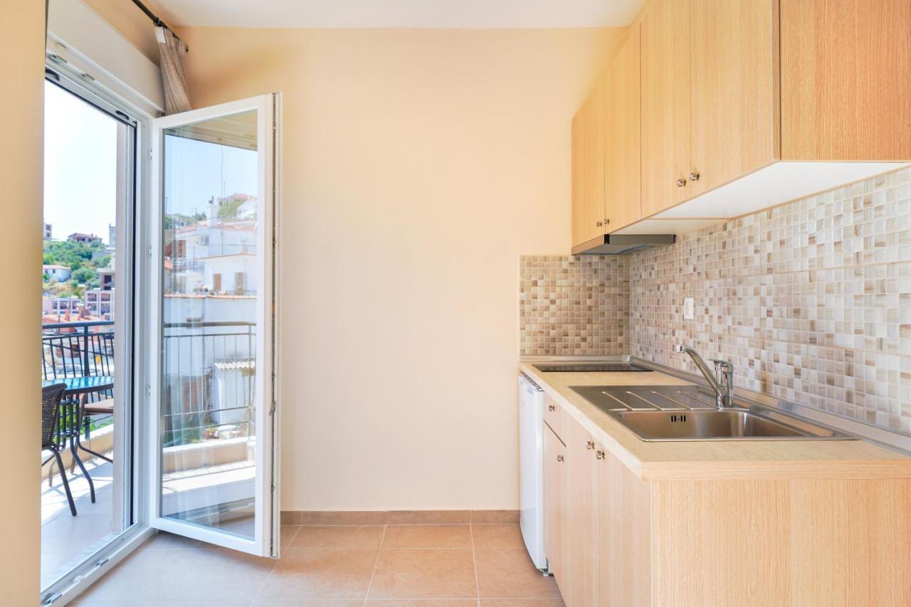 Theodore Apartments Skála Marión Kültér fotó