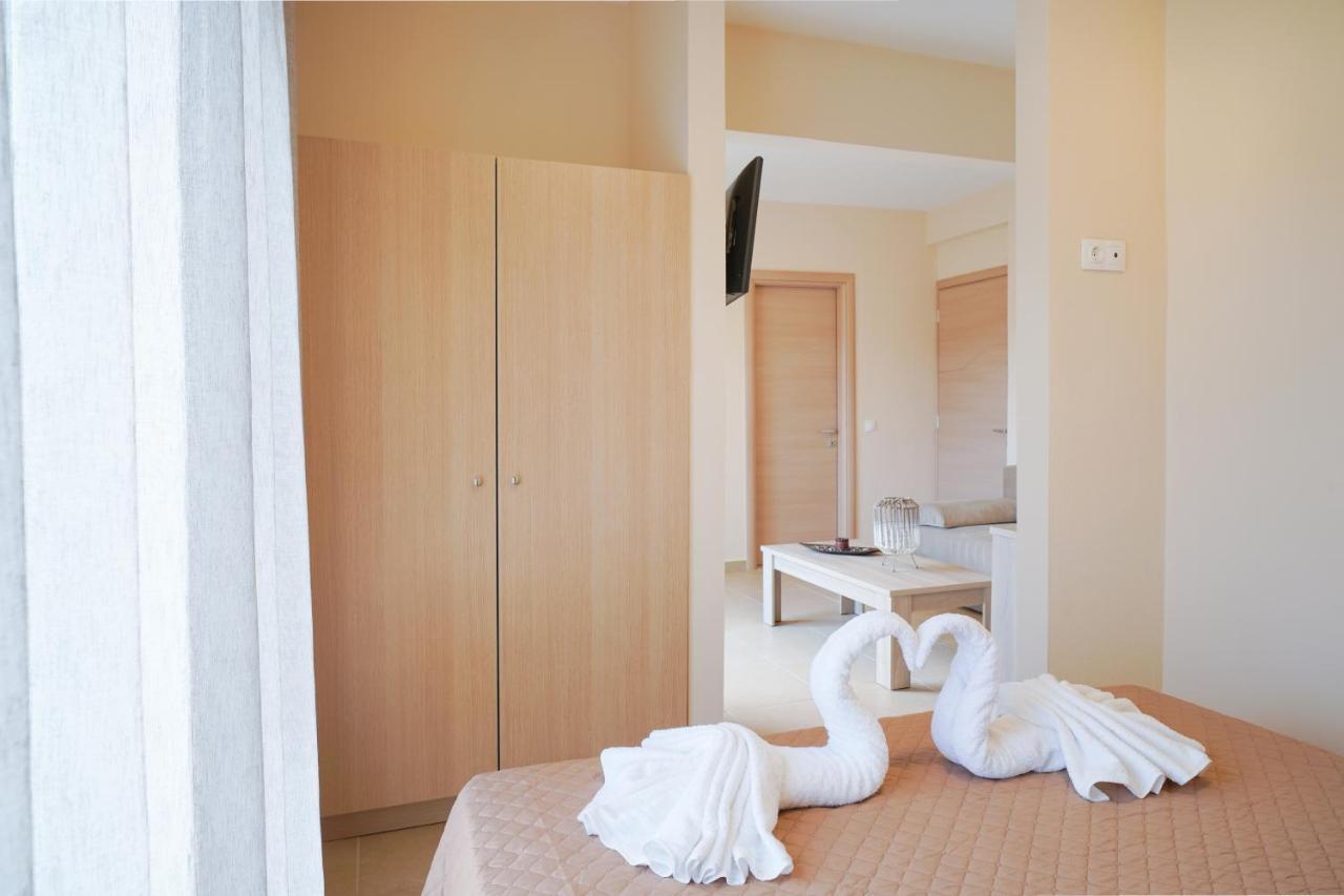 Theodore Apartments Skála Marión Kültér fotó