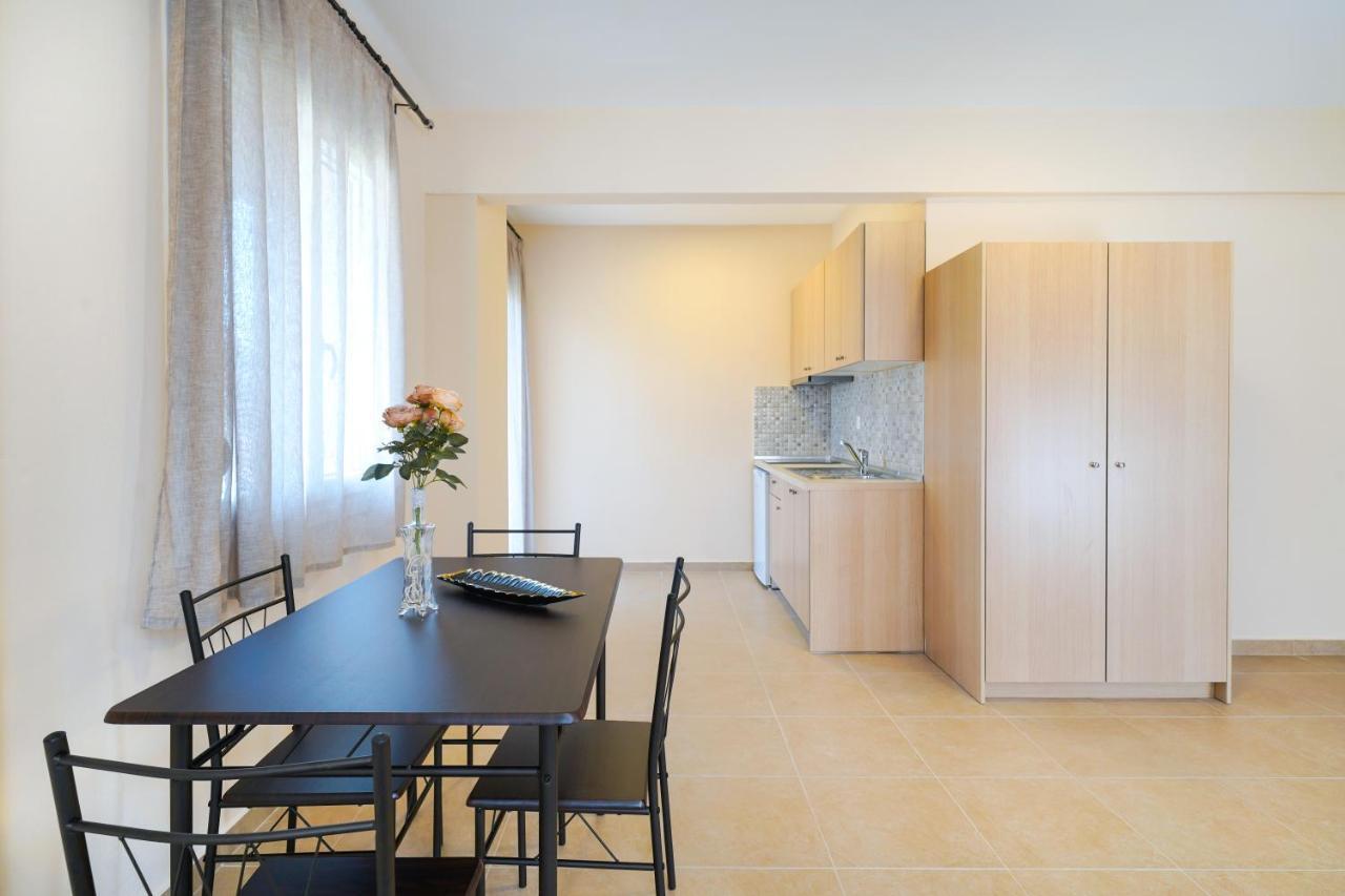 Theodore Apartments Skála Marión Kültér fotó