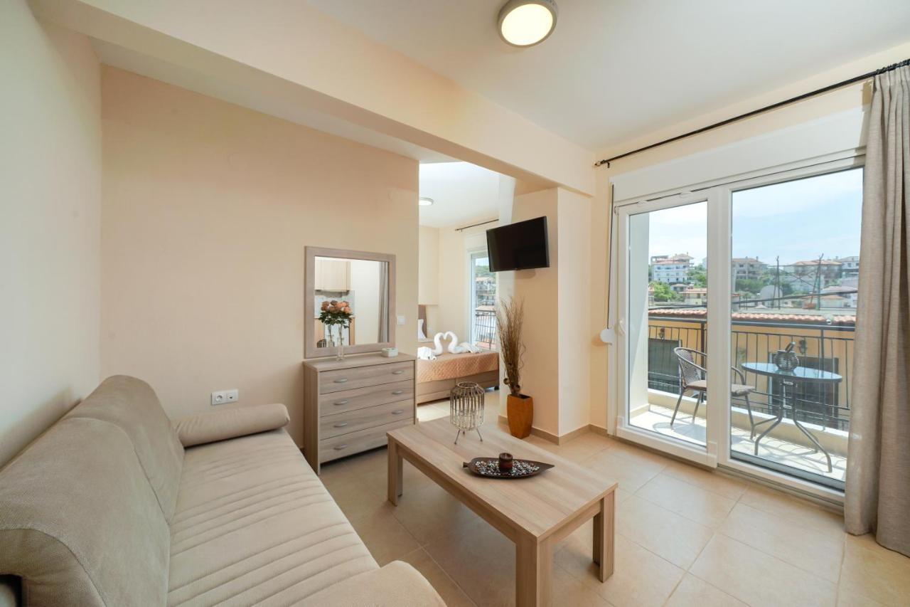 Theodore Apartments Skála Marión Kültér fotó